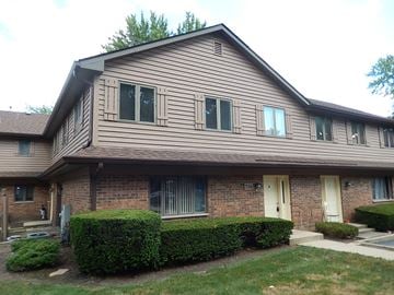 Elgin house for rent - 326 N. Airlite Street