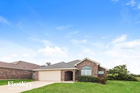 Denton house for rent - A house with a garage is for sale.
