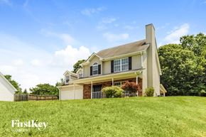 Gainesville house for rent - a house on top of a grass covered hill