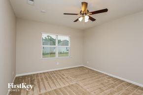 Auburn house for rent - a living room with a ceiling fan and a window