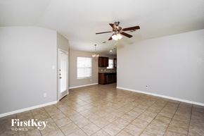 New Braunfels house for rent - A spacious room with a ceiling fan and tiled flooring.