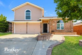Fort Worth house for rent - A house with a brick facade and a large front yard.