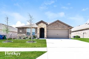 Fate house for rent - a house with a driveway and a garage door