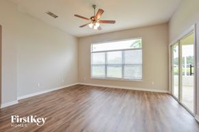 Mount Dora house for rent - A room with wooden floors and a ceiling fan.