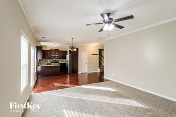 Jefferson house for rent - A spacious living room with a ceiling fan and a rug on the floor.