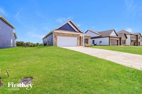 Jemison house for rent - A large, well-maintained house with a driveway in front.
