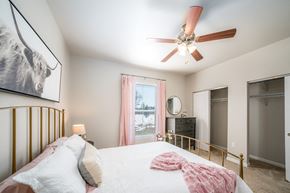 Sturgeon Bay apartment for rent - a bedroom with a large bed and a ceiling fan