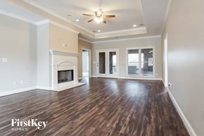 Chelsea house for rent - A spacious room with wooden floors and a fireplace.