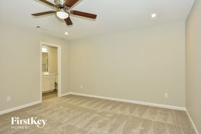 La Vergne house for rent - the living room is clean and ready for the family to use