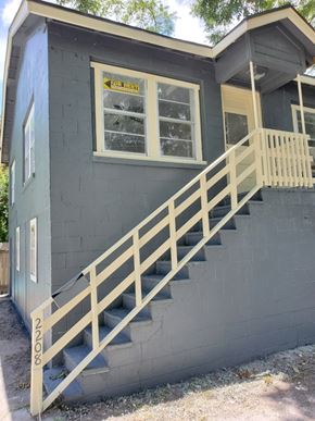 Bay City house for rent - A house with a staircase leading to a balcony.