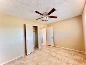 Bay City house for rent - a living room with a ceiling fan and a closet