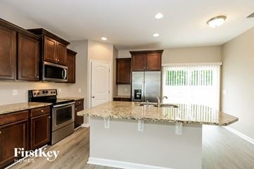 Murfreesboro house for rent - a kitchen with a granite counter top and