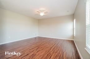 Canal Winchester house for rent - A room with wooden flooring and a ceiling fan.