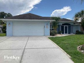 North Port house for rent - a blue house with a white garage door