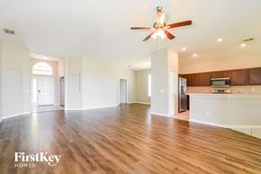 Orlando house for rent - A spacious living room with wooden floors and a ceiling fan.