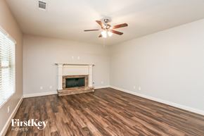 Hoschton house for rent - the living room has a fireplace and hardwood floors