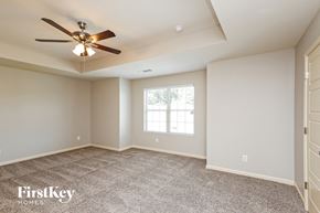 Hoschton house for rent - the master bedroom is spacious and has a ceiling fan