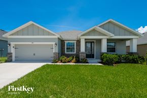 Lakeland house for rent - A house with a garage and a driveway in front of it.