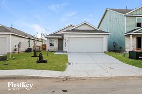 Converse house for rent - the front yard of a house with a driveway and a lawn