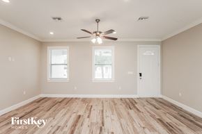 Orlando house for rent - A room with wooden flooring and a ceiling fan.