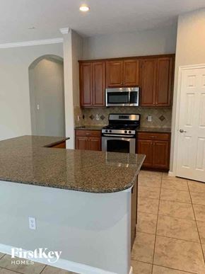 Spring house for rent - a kitchen with a granite counter top and