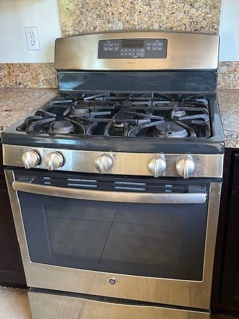 Glendale house for rent - a stainless steel stove and oven in a kitchen