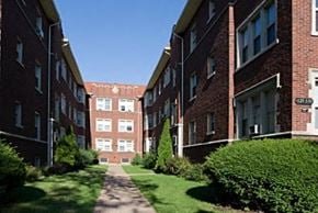 Evanston apartment for rent - a sidewalk in front of an apartment building
