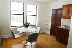 Chicago apartment for rent - A dining room with a white table and chairs.