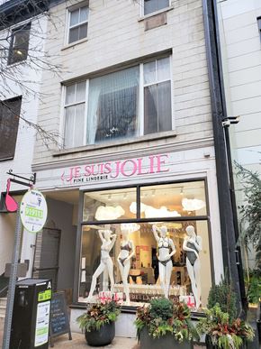 Philadelphia apartment for rent - the window of a store with mannequins in it
