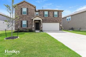 Hockley house for rent - a large brick house with a white sidewalk in front of it