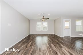 Hockley house for rent - the living room is clean and ready to move in