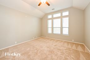 Houston house for rent - the spacious living room is clean and ready for you to use