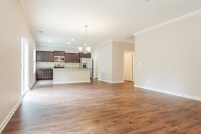 Calera house for rent - A spacious kitchen with wooden floors and a large island.
