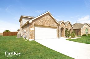 Anna house for rent - a house with a white garage door in front of a lawn