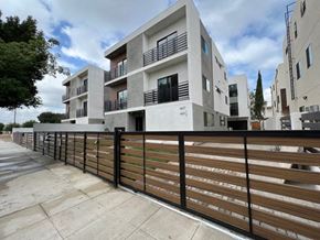 North Hollywood apartment for rent - the building in which the apartment is