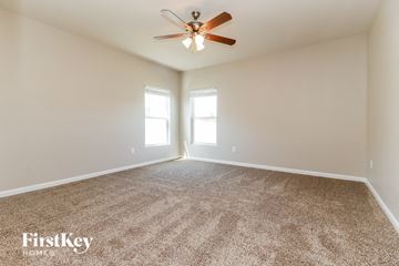 Winter Haven house for rent - the spacious living room with ceiling fan and carpet