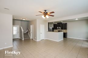 Hockley house for rent - A spacious living room with a ceiling fan and tiled flooring.