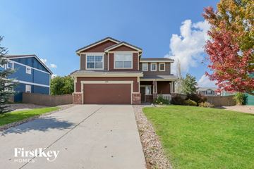Castle Rock house for rent - a large house with a driveway and a garage door