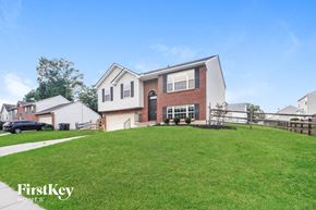 Cincinnati house for rent - A house with a large lawn in front of it.