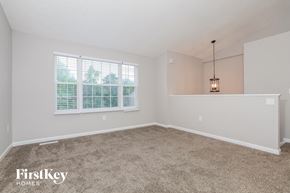 Cincinnati house for rent - A room with a carpeted floor and a window with blinds.