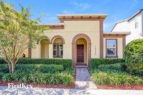 Winter Garden house for rent - a beige house with a door and a landscaped yard