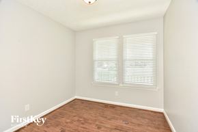 Mount Juliet house for rent - a bedroom with a wooden floor and two windows