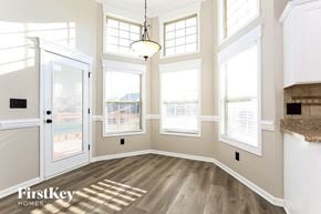 Clarksville house for rent - A sunny room with a view of the city through the windows.