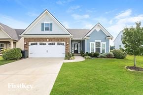 Murfreesboro house for rent - a blue house with a white garage door