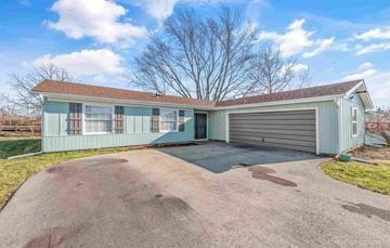 Bolingbrook house for rent - a blue and white house with a driveway and a garage door