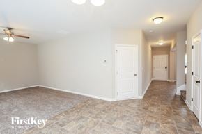 Braselton house for rent - the living room is clean and ready for the family to use