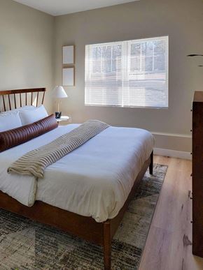 North Grafton apartment for rent - a bedroom with a bed and a window