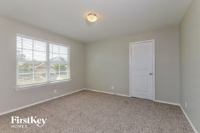 San Antonio house for rent - a bedroom with carpet and a white door and window