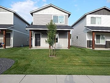 Rathdrum house for rent - a house with a tree in the front of it
