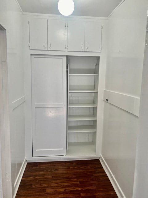 Floor plan for 1 bed, 1 bath, 976 sqft
